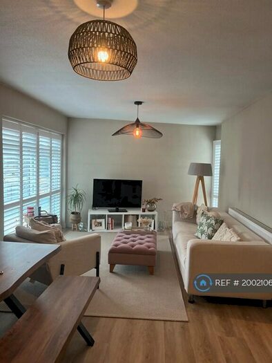 2 Bedroom Flat To Rent In Mansfield Gardens, Hertford, SG14