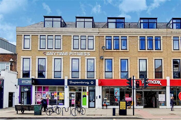 2 Bedroom Flat To Rent In Balham High Road, Balham, SW12
