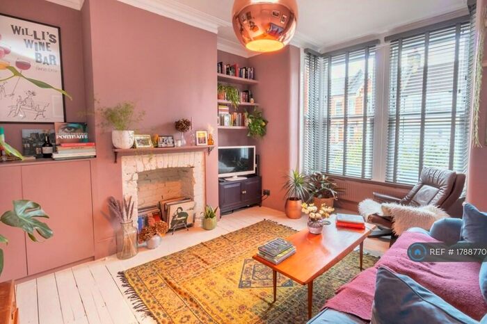 2 Bedroom Flat To Rent In Dunstans Road, London, SE22