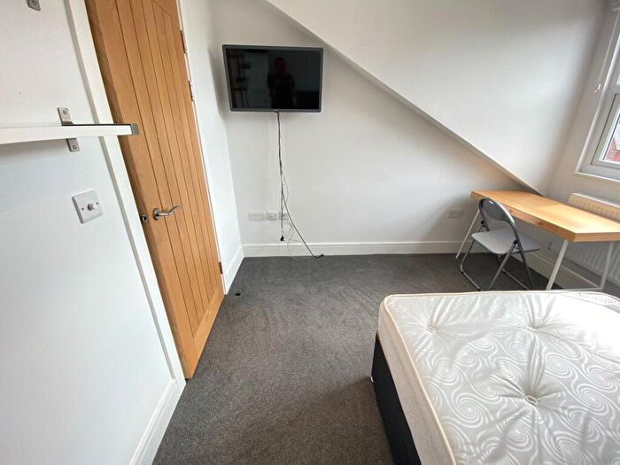 2 Bedroom Apartment To Rent In Advert Flat, Derby Road, Nottingham, NG1