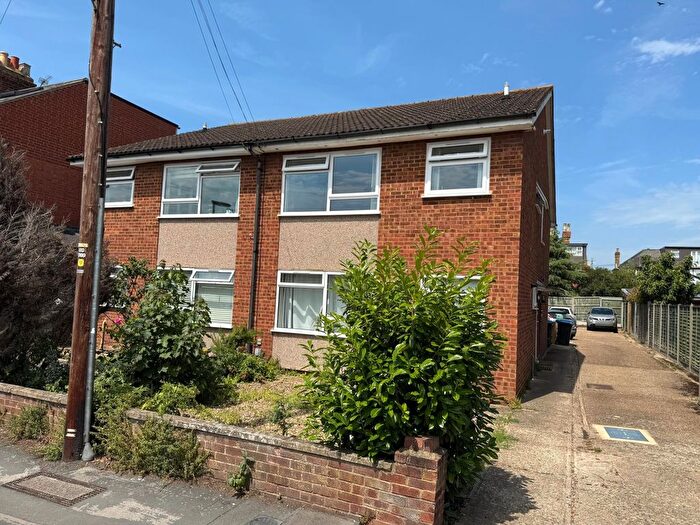 2 Bedroom Maisonette For Sale In Queens Road, Egham, Surrey, TW20