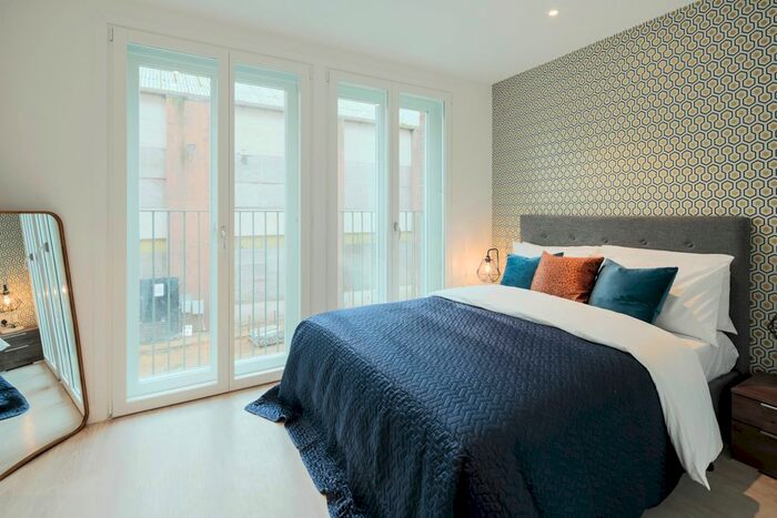 3 Bedroom Flat To Rent In Pressing Lane, Hayes, UB3