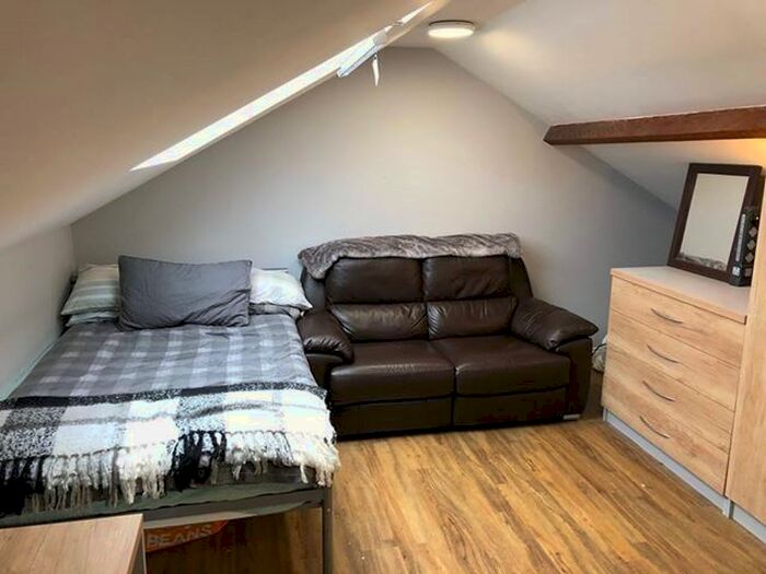 4 Bedroom Property To Rent In Western Street, Sandfields, Swansea SA1