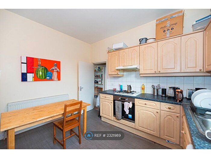4 Bedroom Maisonette To Rent In South Lambeth Road, London, SW8