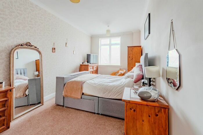 1 Bedroom Flat For Sale In Lumley Road, Horley, RH6