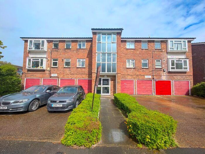 1 Bedroom Flat To Rent In Crowden Way, North Thamesmead, London, SE28