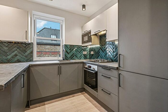 1 Bedroom Flat For Sale In Lennards Court, Chiswick High Road, Chiswick, London, W4