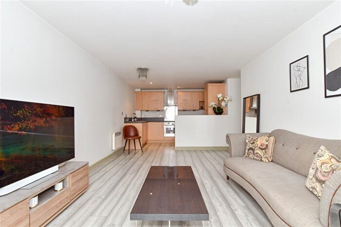 2 Bedroom Flat For Sale In Heath Park Road, Gidea Park, Essex, RM2