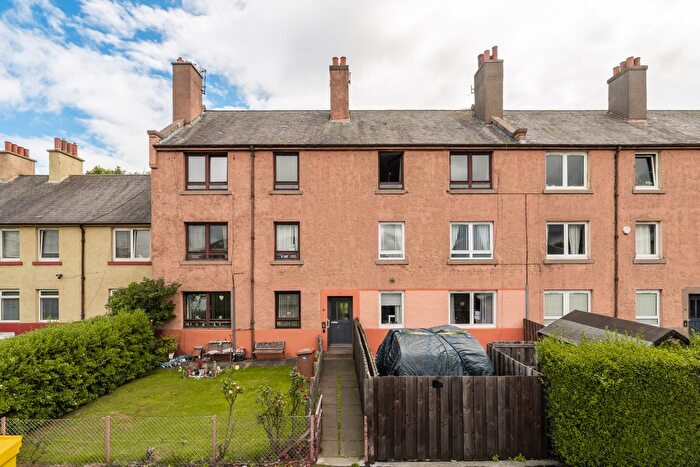2 Bedroom Flat For Sale In / Crewe Road North, Edinburgh, EH5