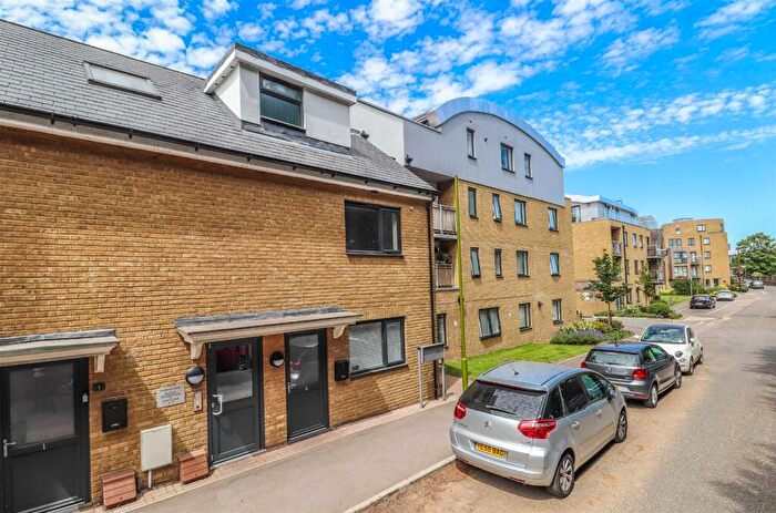 2 Bedroom Apartment For Sale In Smeaton Court, Hertford, SG13