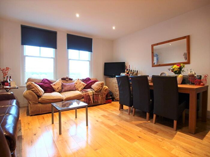 1 Bedroom Flat To Rent In Fairbridge Road, Finsbury Park, N19