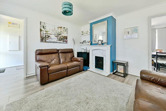3 Bedroom Terraced House For Sale In Telford Avenue, Stevenage, Hertfordshire, SG2