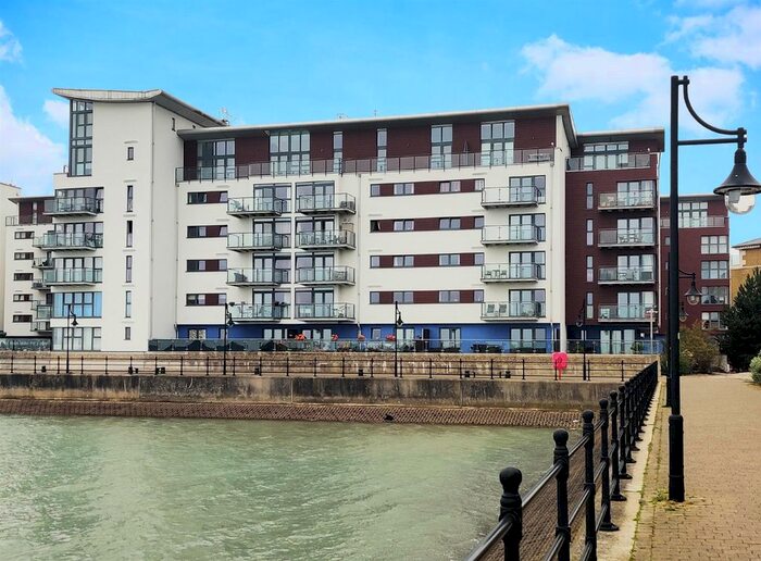 3 Bedroom Flat To Rent In Midway Quay, Eastbourne, BN23