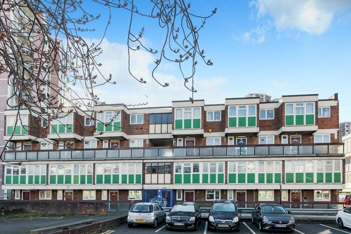 3 Bedroom Maisonette To Rent In Bowling Green Row, London, SE18