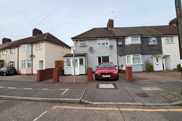 2 Bedroom End Of Terrace House To Rent In Sutton Road, Barking, IG11
