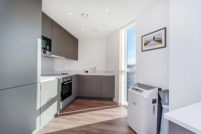 2 Bedroom Flat For Sale In Saffron Central Square, East Croydon, Croydon, CR0