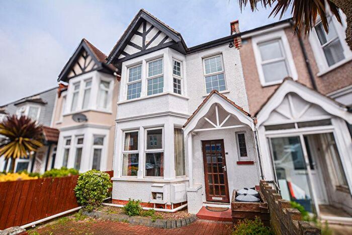 1 Bedroom Flat To Rent In Westborough Road, Westcliff-On-Sea, SS0