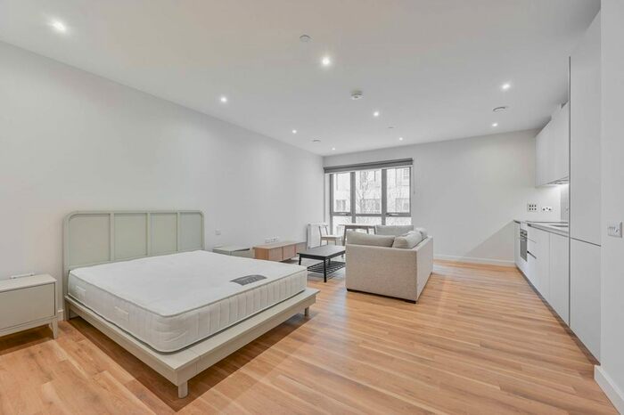 Studio To Rent In Lyons Dock House, Ealing, Greenford, UB6