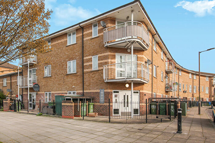 1 Bedroom Flat For Sale In Southampton Way, London, Greater London, SE5