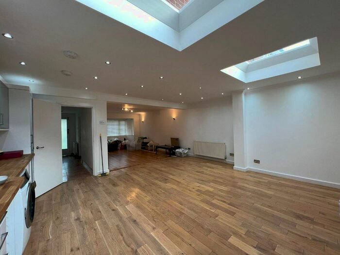 4 Bedroom Detached House To Rent In Barber Close, London, N21