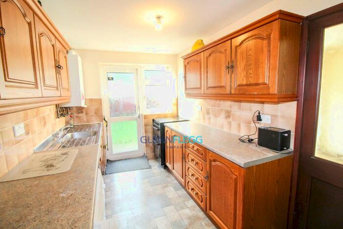 3 Bedroom House To Rent In Hadlow Court, Slough, SL1