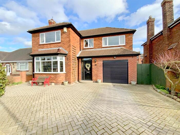 3 Bedroom Detached House For Sale In St. Andrews Drive, Grimsby, DN32