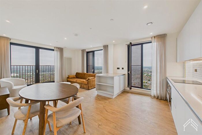 2 Bedroom Flat To Rent In Selborne Road, London, E17