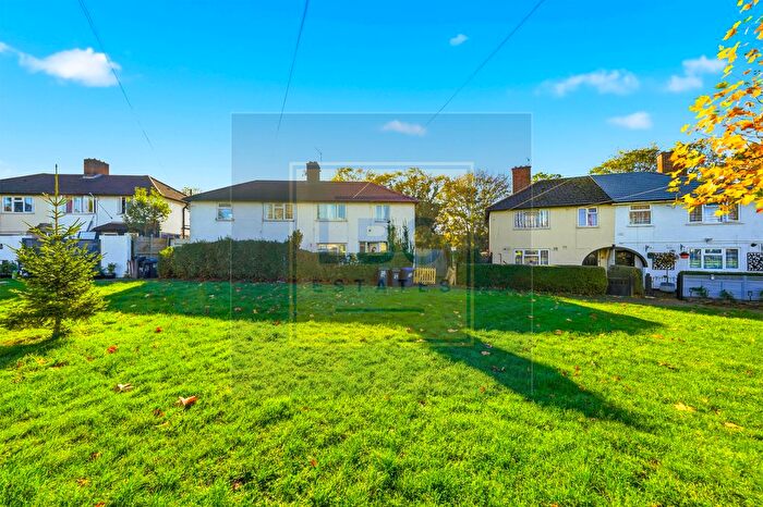 3 Bedroom Semi Detached House For Sale In Norbury Avenue, Thornton Heath, CR7