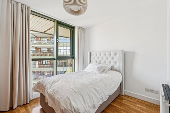 2 Bedroom Flat To Rent In Brasenose Drive, Barnes, SW13