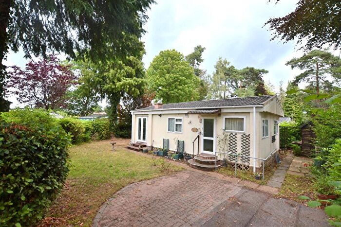 2 Bedroom Mobile Home For Sale In Rowan Dale. Grange Estate, Church Crookham, GU52