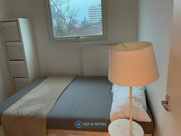 1 Bedroom Flat To Rent In West Kensington, London, W14