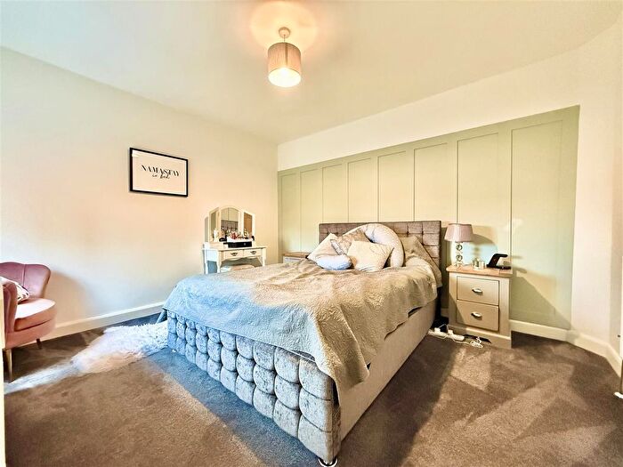 3 Bedroom Semi-Detached House For Sale In Baysham Street, Hereford, HR4 - Photo 11