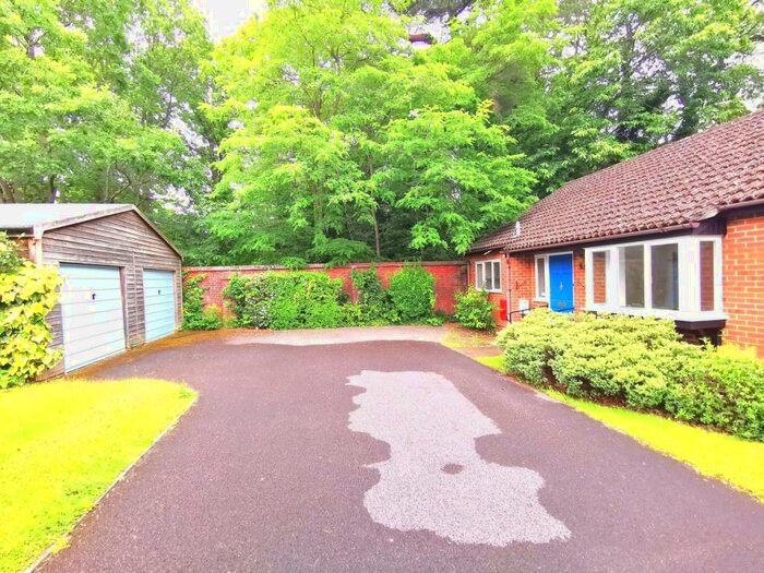 2 Bedroom Bungalow To Rent In Beacon Gardens, GU51