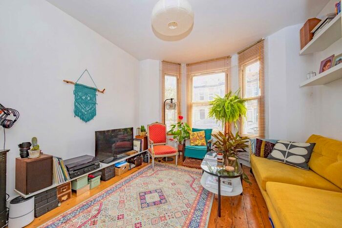 1 Bedroom Flat To Rent In Corrance Road, London, SW2