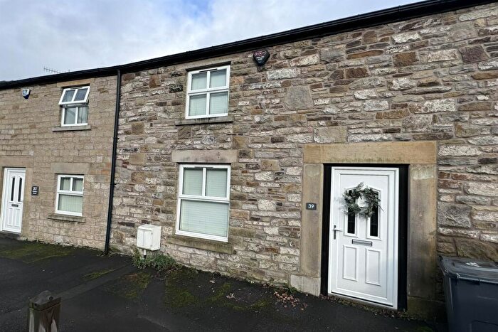 2 Bedroom Terraced House To Rent In Buxton Road, Chapel-En-Le-Frith, SK23