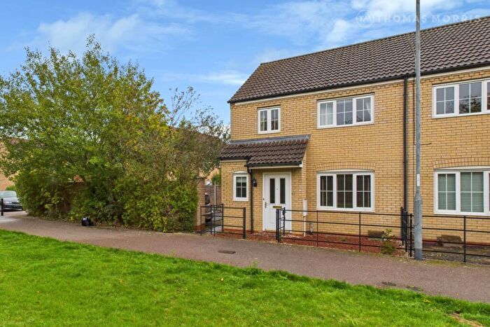 3 Bedroom End Of Terrace House For Sale In The Glades, Hinchingbrooke, Huntingdon, Cambridgeshire, PE29