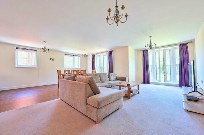 2 Bedroom Flat To Rent In Gresham Park Road, Old Woking, Woking, GU22
