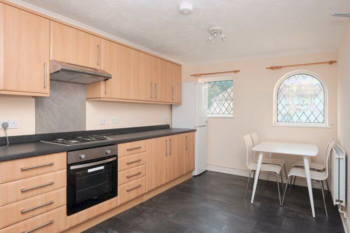 4 Bedroom Semi-Detached House To Rent In Norwich Drive, Brighton, BN2