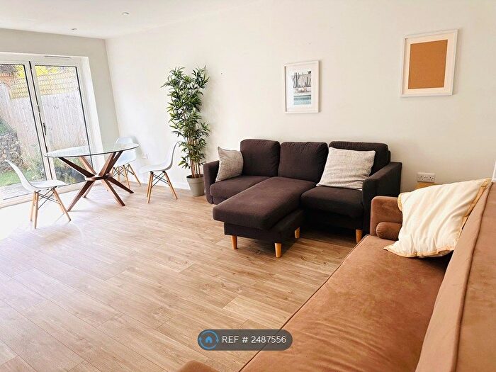 4 Bedroom Semi-Detached House To Rent In Cleeve Mews, Bristol, BS16