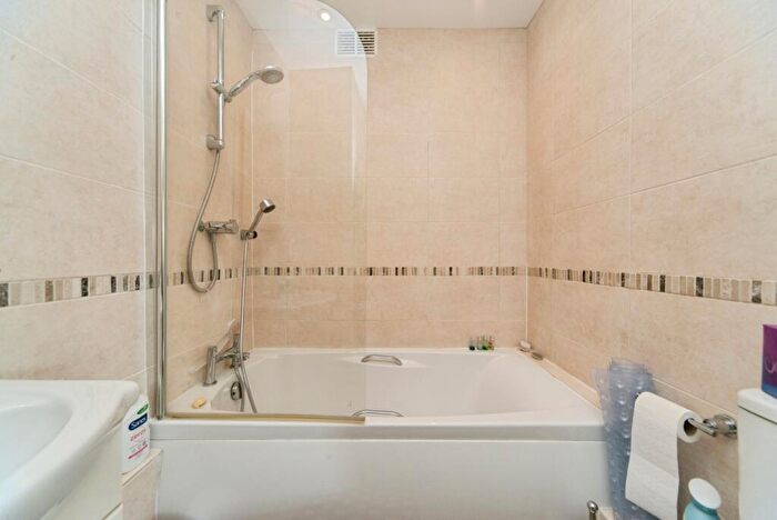 1 Bedroom Flat For Sale In Grasshoppers, The Drive, Hove, East Sussex, BN3