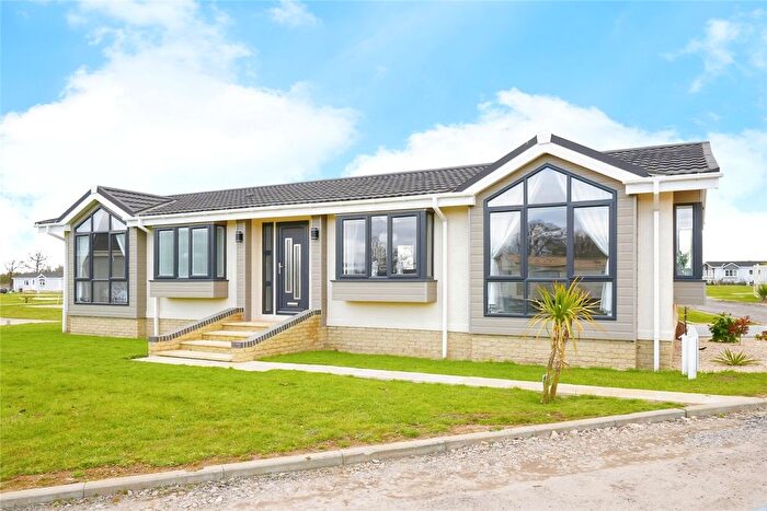 2 Bedroom Property For Sale In Heathfield, Bletchingdon, Kidlington, Oxfordshire, OX5