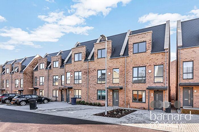 4 Bedroom Property To Rent In Well Grove, London, N20