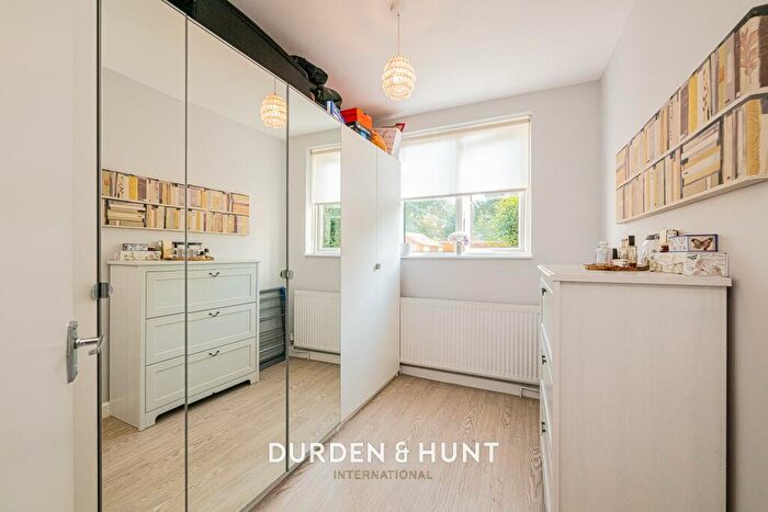 2 Bedroom Apartment For Sale In Station Way, Buckhurst Hill, IG9