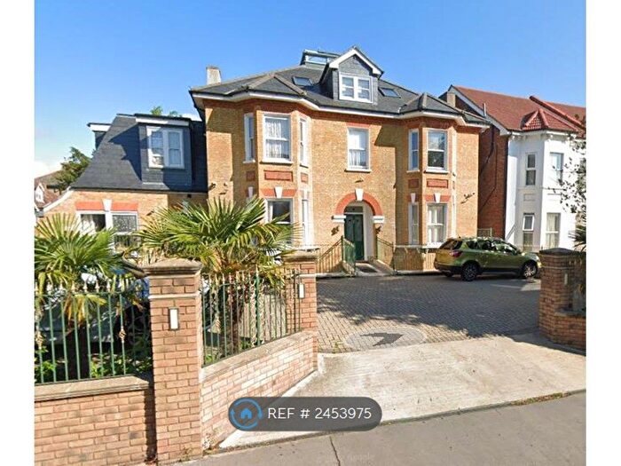 3 Bedroom Flat To Rent In Lower Addiscombe Road, Croydon, CR0