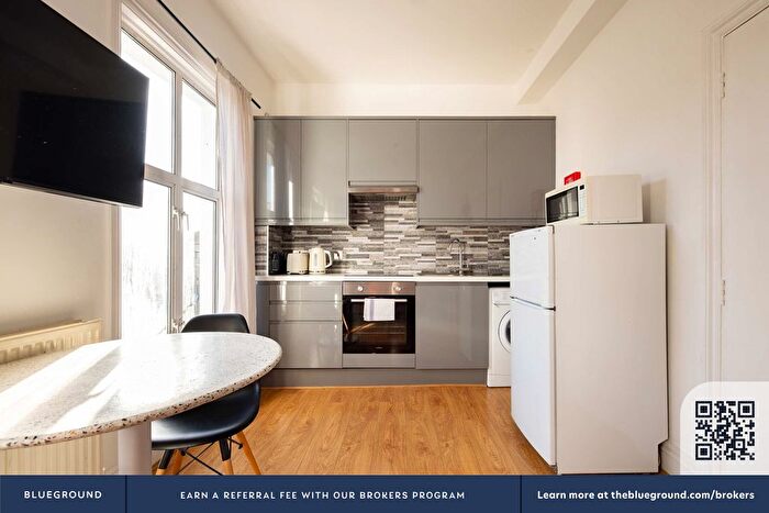 1 Bedroom Flat To Rent In Shepherd's Bush, W12