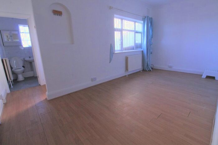1 Bedroom Flat To Rent In Hertford Road, Enfield EN3