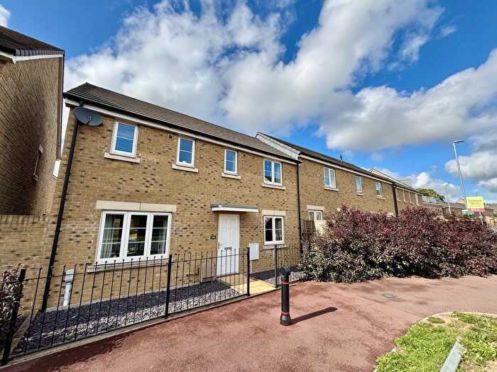 3 Bedroom Semi-Detached House For Sale In Montacute Road, Yeovil, Somerset, BA22