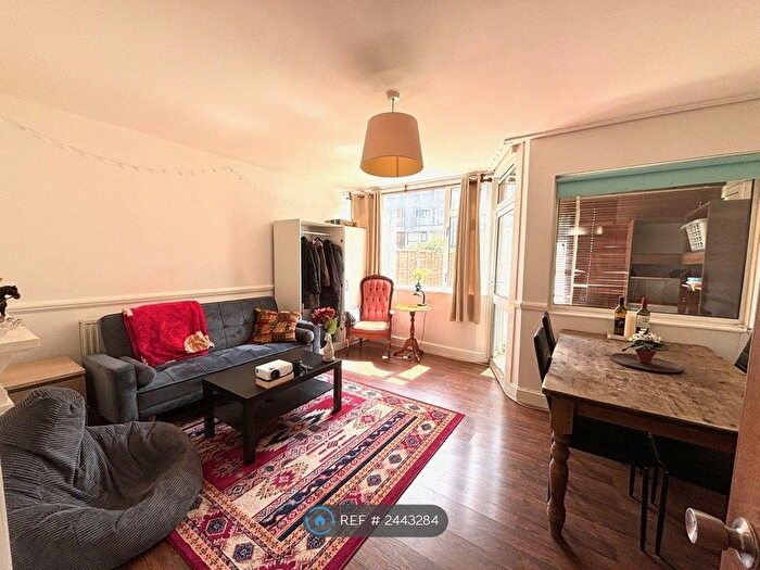 3 Bedroom Flat To Rent In Wellesley Street, London, E1