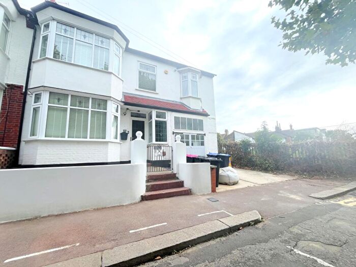 5 Bedroom Semi-Detached House To Rent In Hadleigh Road, Westcliff-on-sea, Southend-on-sea, SS0