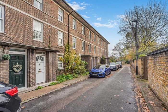 2 Bedroom Flat To Rent In Paragon Place Blackheath, SE3